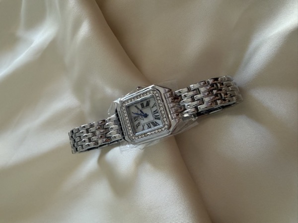 Reloj Cristal plateado con bisel de cristales