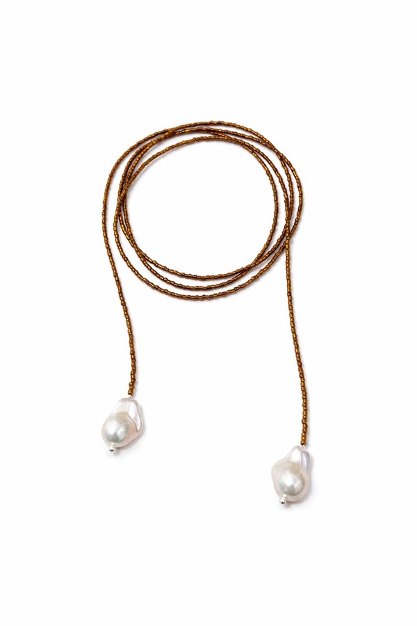 Collar Lariat Perla bronce detalle